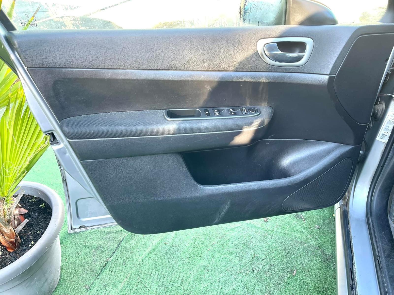 Peugeot 307 SW 1.4 HDI | Imagem 12