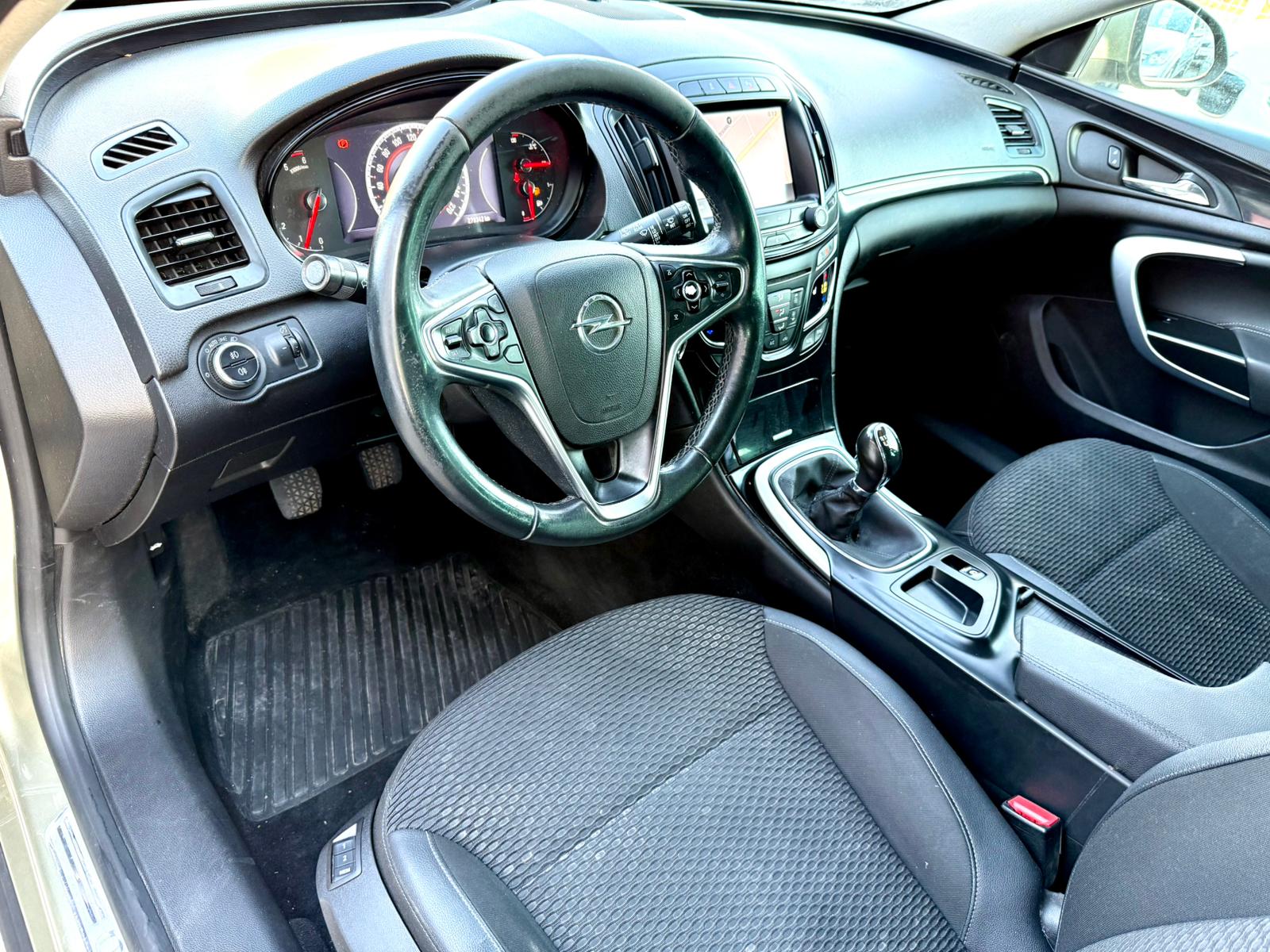 Opel Insignia Sport Tourer 2.0 CDTi | Imagem 13