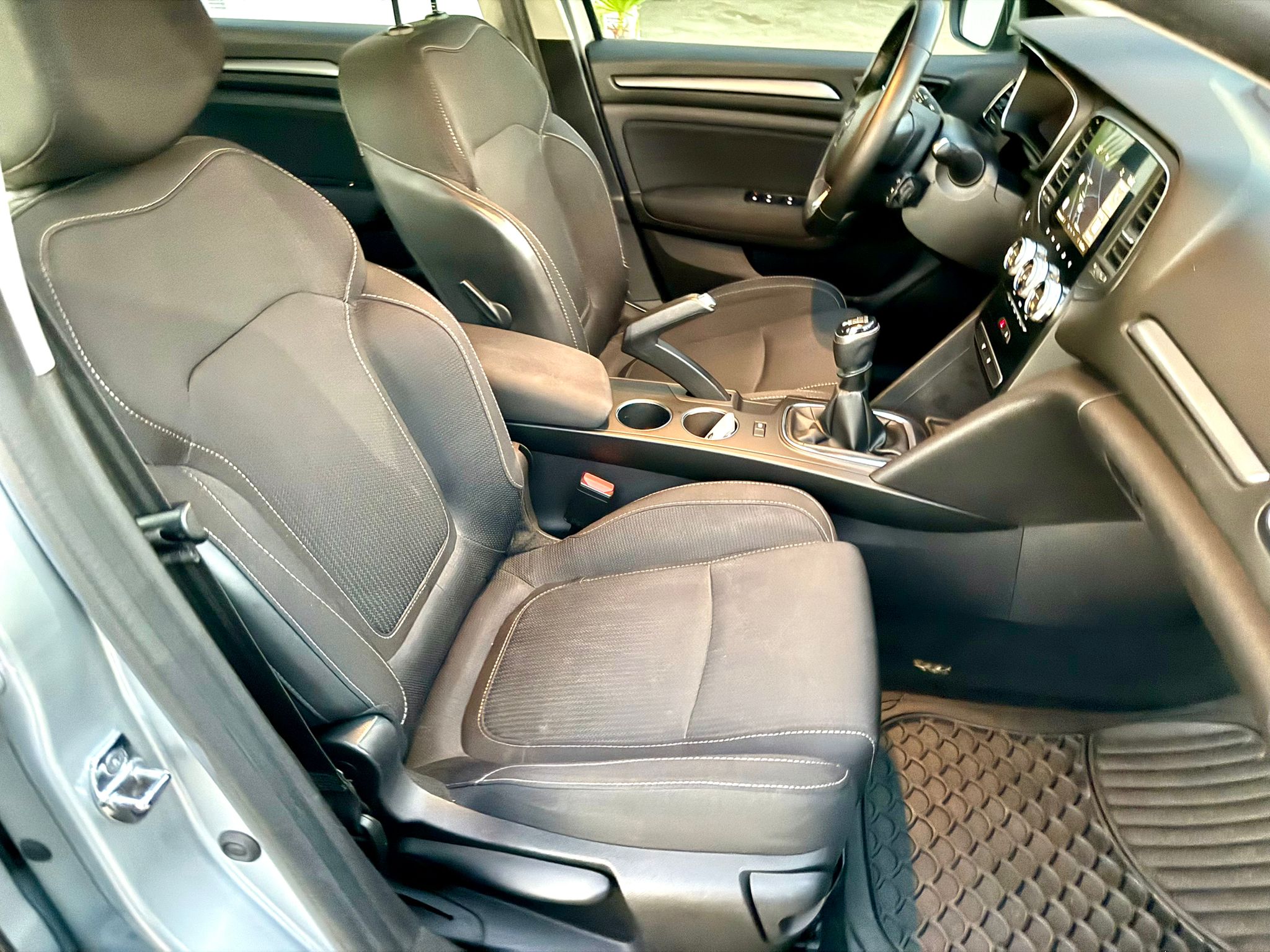 Renault Mégane Sport Tourer 1.5 DCI | Imagem 16