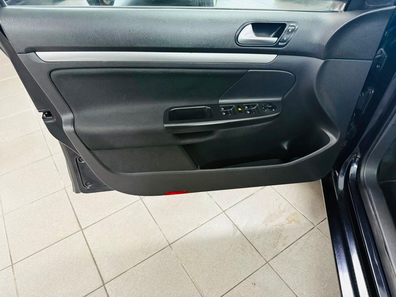 Volkswagen Golf Variant 1.6 TDI | Imagem 2