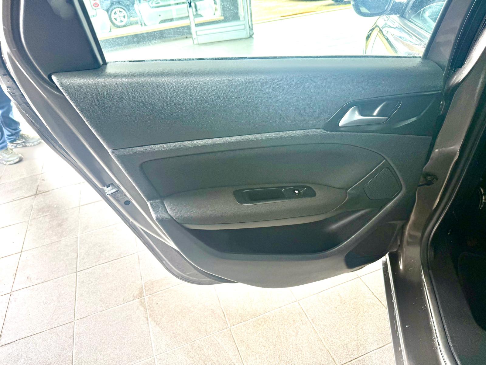 Peugeot 308 SW 1.6 HDI | Imagem 11