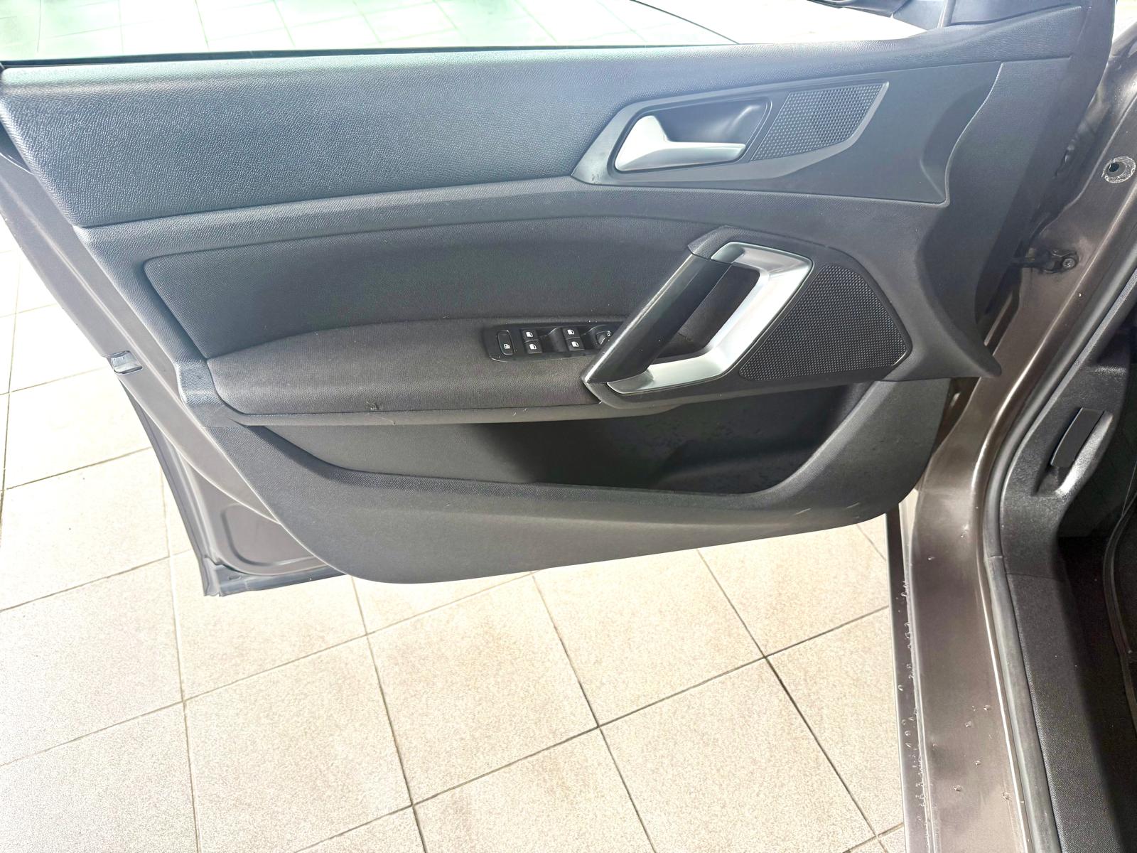 Peugeot 308 SW 1.6 HDI | Imagem 13