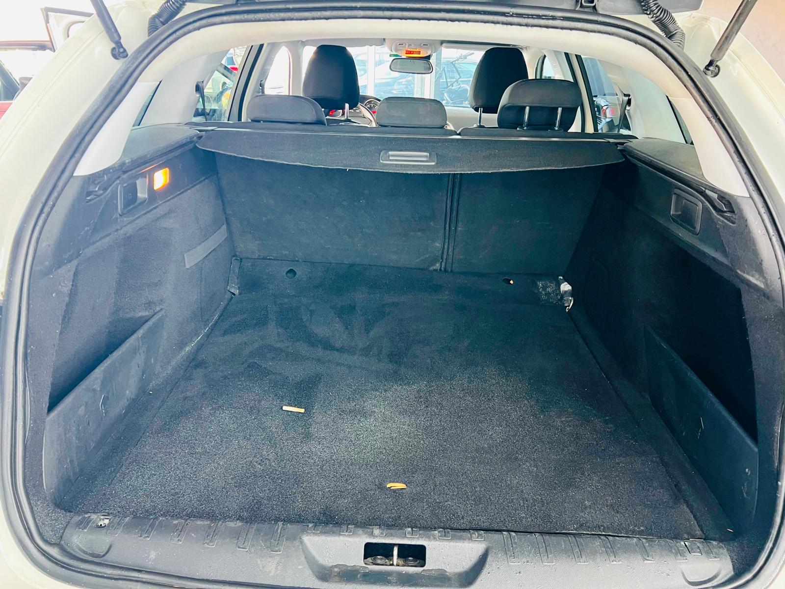Peugeot 308 SW 1.6 HDI | Imagem 2